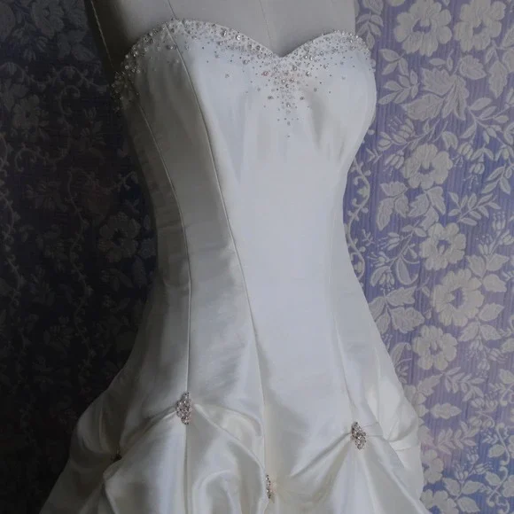 Maggie Sottero Couture Capriu J926 sleeveless wedding dress - Picture 2 of 14